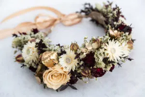 Couronne de fleurs séchées pour une communion ou un baptême